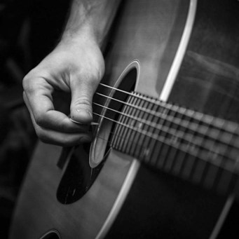 guitar-670087_1280-1024x682